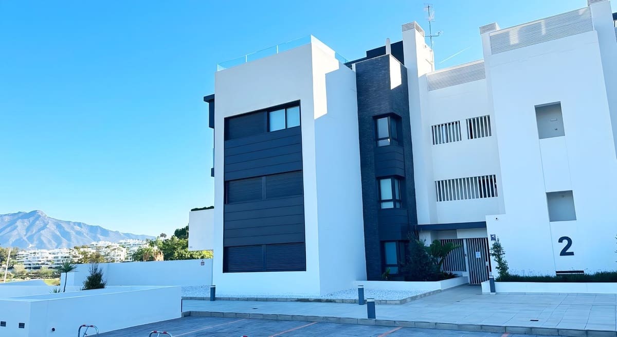 3 slaapkamer Appartement te koop in El Paraiso met zwembad garage - € 750.000 (Ref: 8558821)