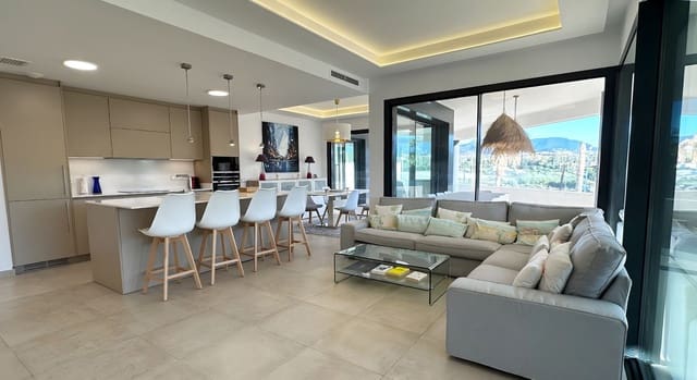 3 Zimmer Apartment zu verkaufen in El Paraiso, Estepona mit Pool Garage - 750.000 € (Ref: 8558821)