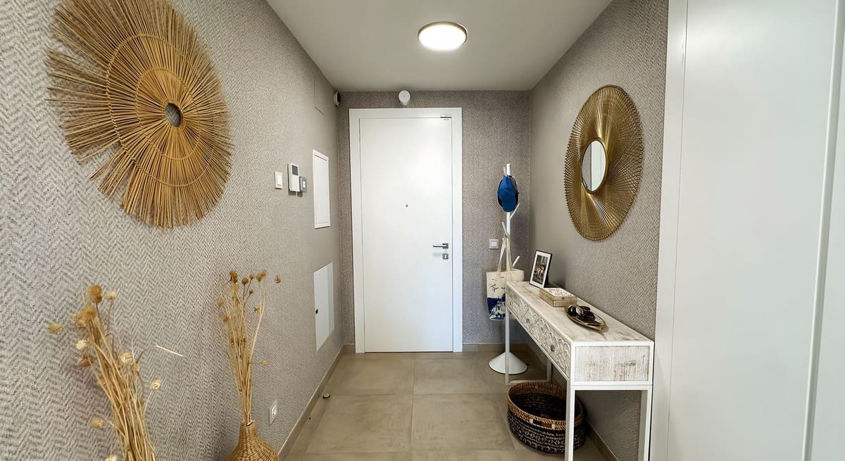 3 slaapkamer Appartement te koop in El Paraiso met zwembad garage - € 750.000 (Ref: 8558821)