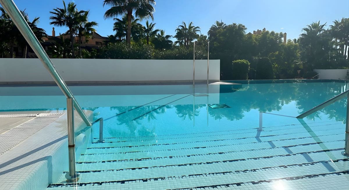 3 slaapkamer Appartement te koop in El Paraiso met zwembad garage - € 750.000 (Ref: 8558821)