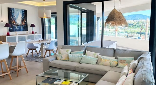 3 Zimmer Apartment zu verkaufen in El Paraiso, Estepona mit Pool Garage - 750.000 € (Ref: 8558821)
