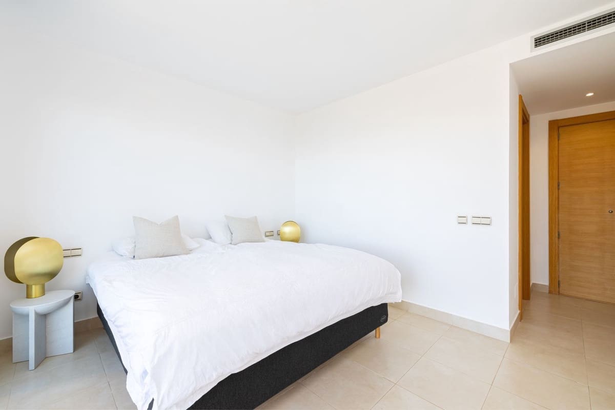 2 soverom Penthouse til salgs i Los Monteros med svømmebasseng garasje - € 579 000 (Ref: 8581042)