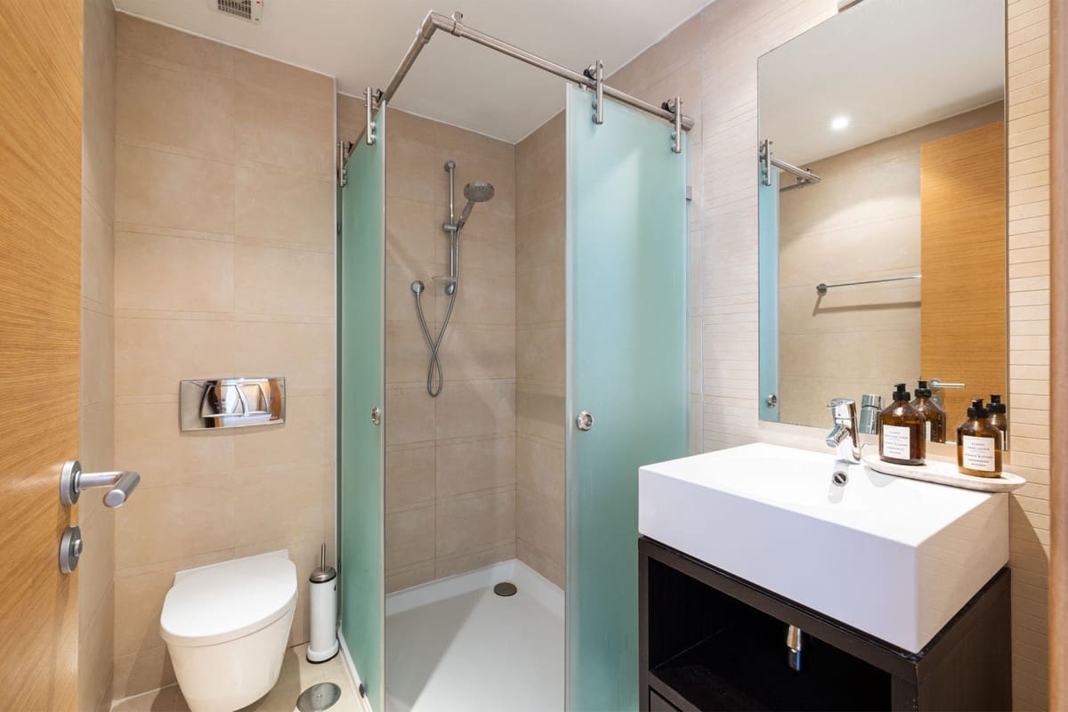 2 soverom Penthouse til salgs i Los Monteros med svømmebasseng garasje - € 579 000 (Ref: 8581042)