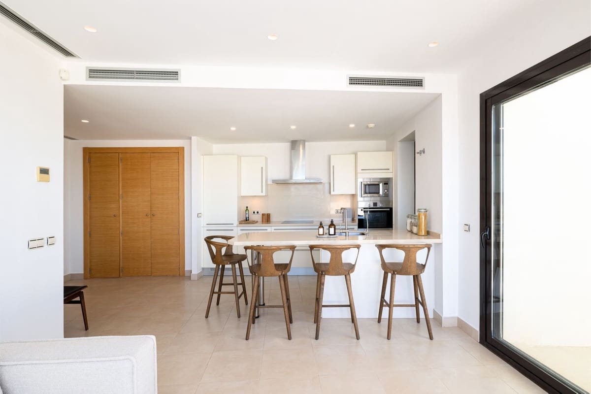 2 slaapkamer Penthouse te koop in Los Monteros met zwembad garage - € 579.000 (Ref: 8581042)