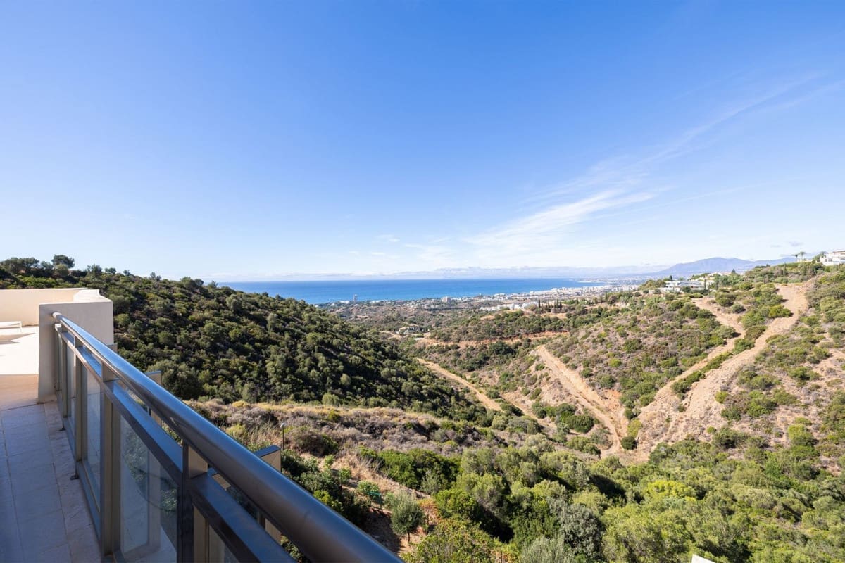2 slaapkamer Penthouse te koop in Los Monteros met zwembad garage - € 579.000 (Ref: 8581042)