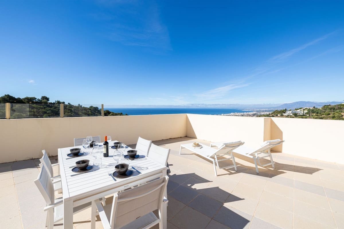 2 soveværelse Penthouse til salg i Los Monteros med swimmingpool garage - € 579.000 (Ref: 8581042)