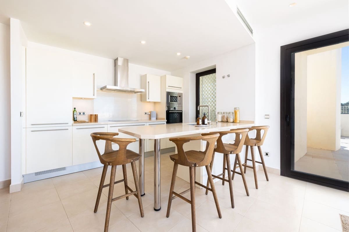 2 soveværelse Penthouse til salg i Los Monteros med swimmingpool garage - € 579.000 (Ref: 8581042)