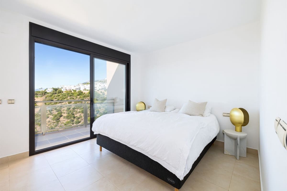 2 soveværelse Penthouse til salg i Los Monteros med swimmingpool garage - € 579.000 (Ref: 8581042)