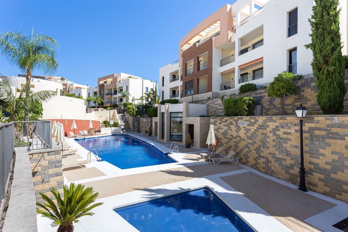 2 soveværelse Penthouse til salg i Los Monteros med swimmingpool garage - € 579.000 (Ref: 8581042)
