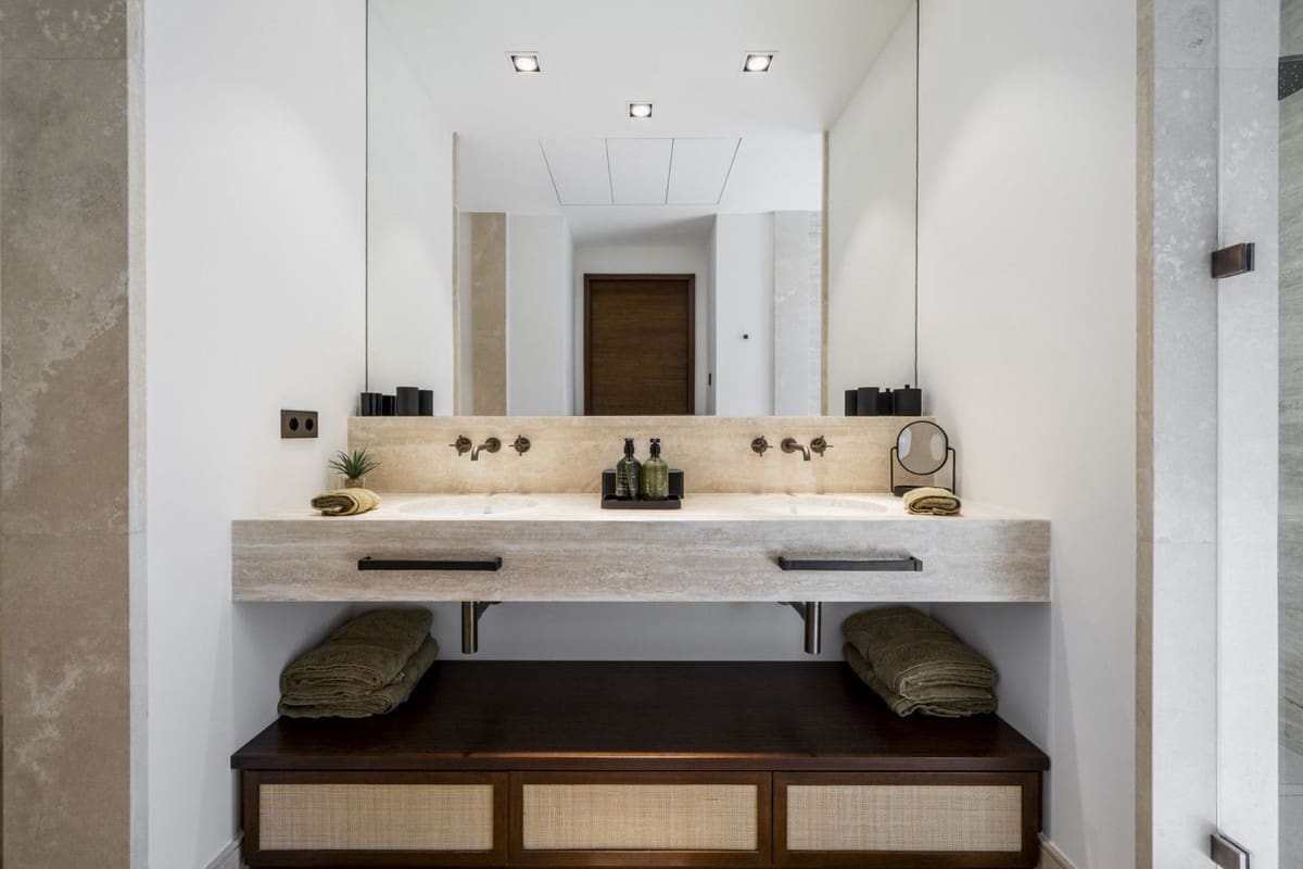 3 slaapkamer Appartement te koop in Bahia de Casares met zwembad garage - € 2.495.000 (Ref: 8583472)