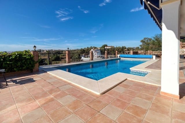 Chalet de 4 habitaciones en Mijas en venta con piscina garaje - 1.499.000 € (Ref: 8594287)