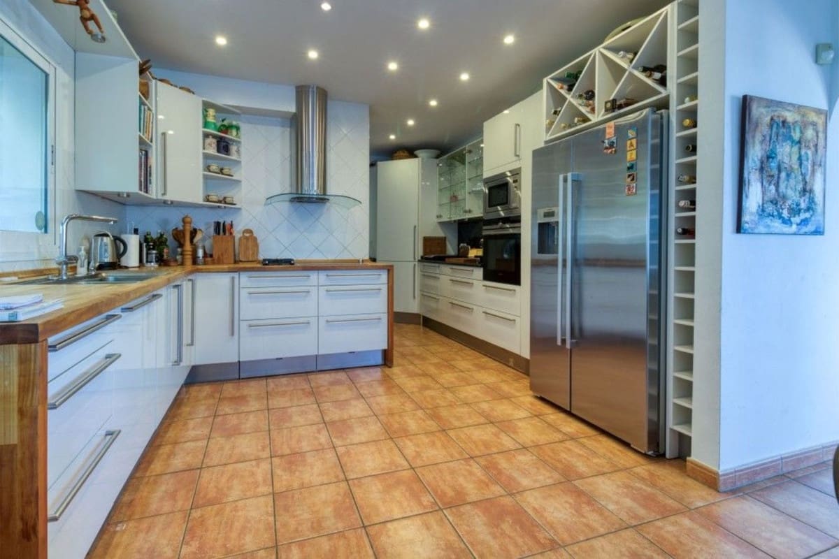 4 bedroom Villa for sale in Mijas with pool garage - € 1,499,000 (Ref: 8594287)