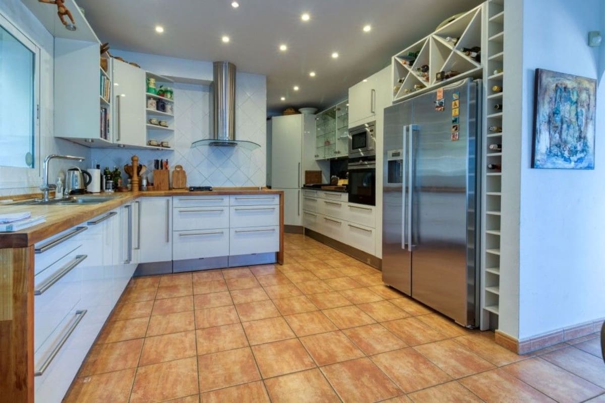 4 sovrum Villa till salu i Mijas med pool garage - 1 395 000 € (Ref: 8594287)