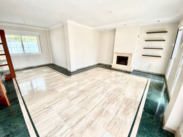 3 chambre Maison de Ville à vendre à Calahonda, Mijas avec piscine garage - 650 000 € (Ref: 8594290)