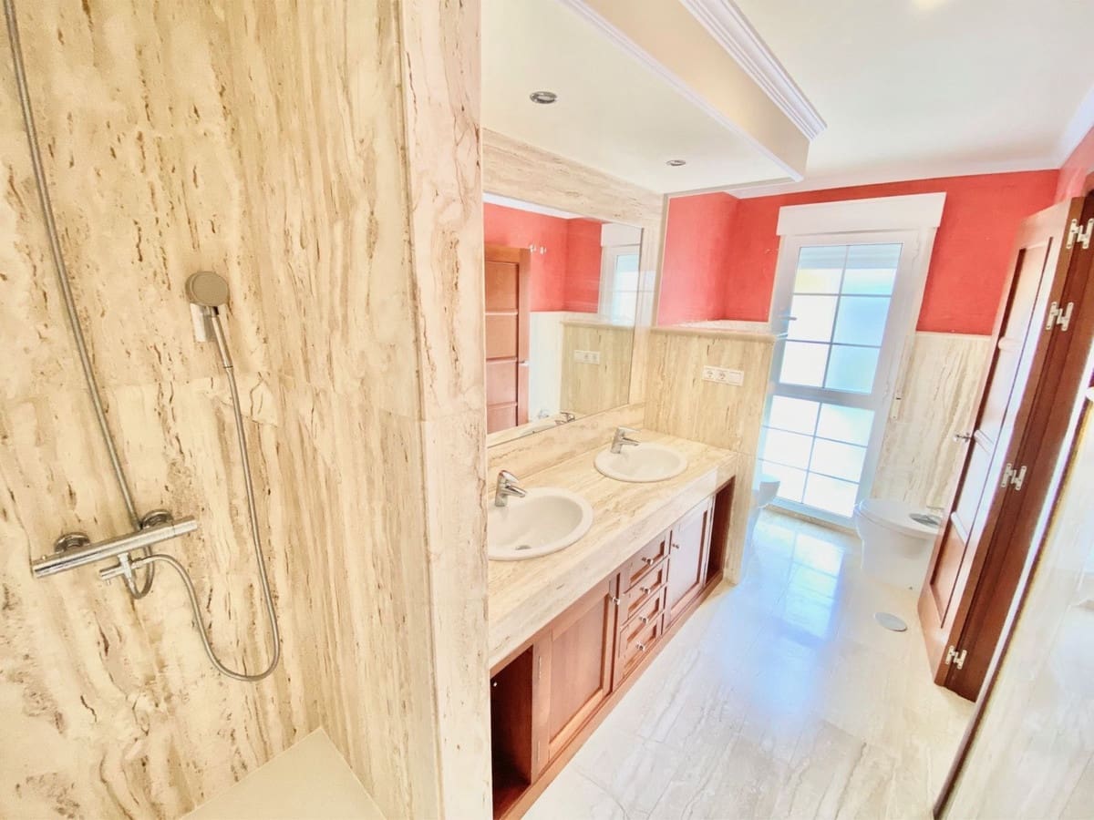 3 chambre Maison de Ville à vendre à Calahonda avec piscine garage - 650 000 € (Ref: 8594290)