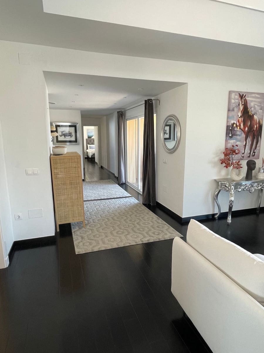 4 sypialnia Apartament na sprzedaż w Elviria z basenem garażem - 1 449 000 € (Ref: 8664513)