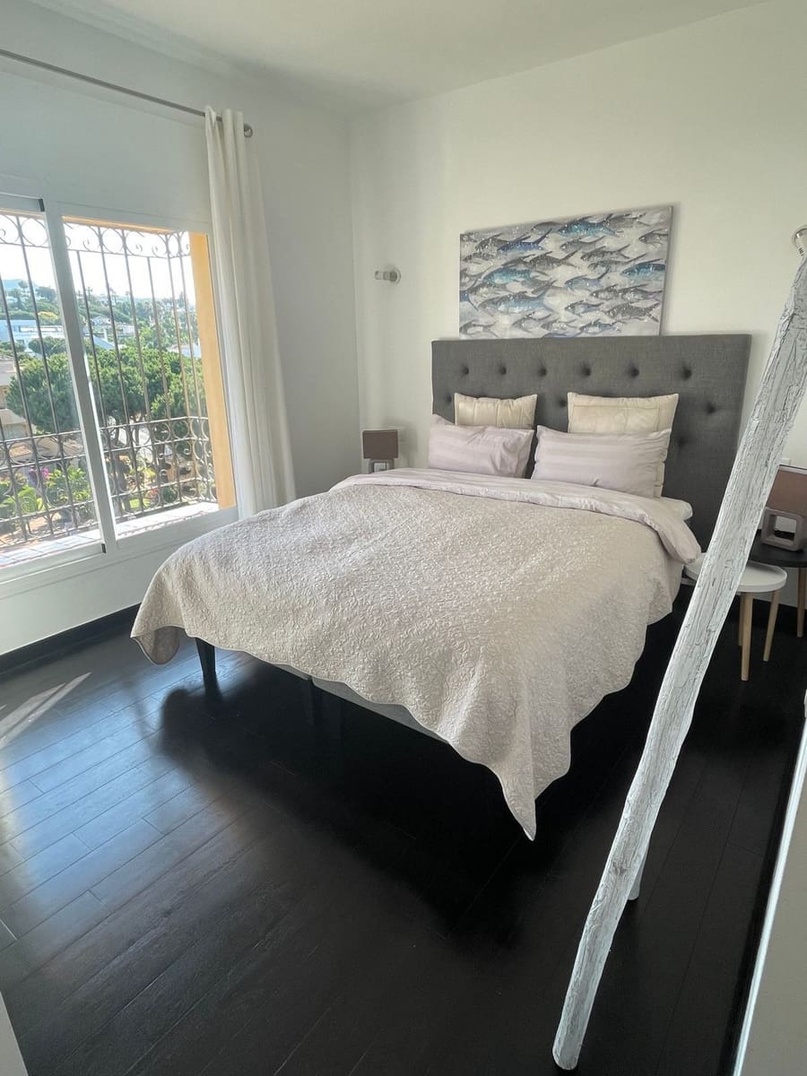 4 sypialnia Apartament na sprzedaż w Elviria z basenem garażem - 1 449 000 € (Ref: 8664513)