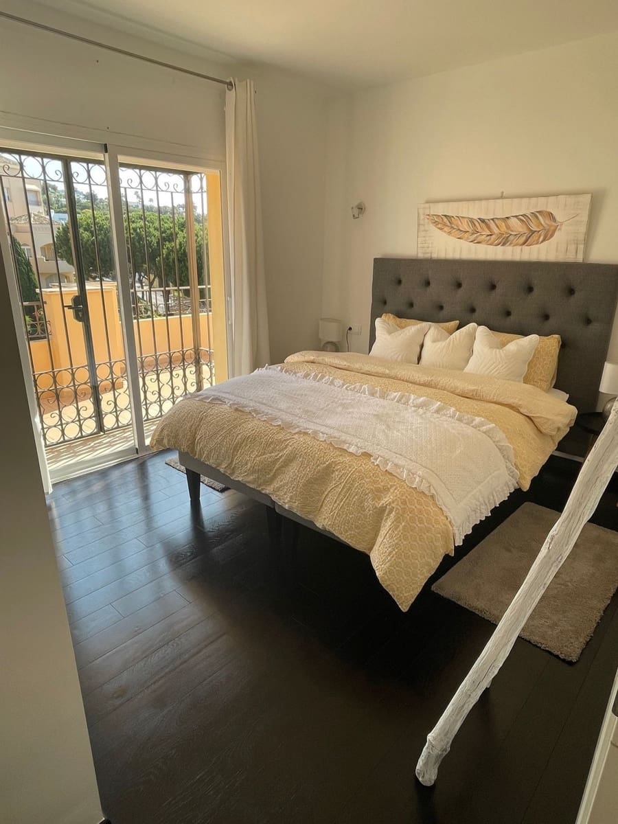 4 sypialnia Apartament na sprzedaż w Elviria z basenem garażem - 1 449 000 € (Ref: 8664513)