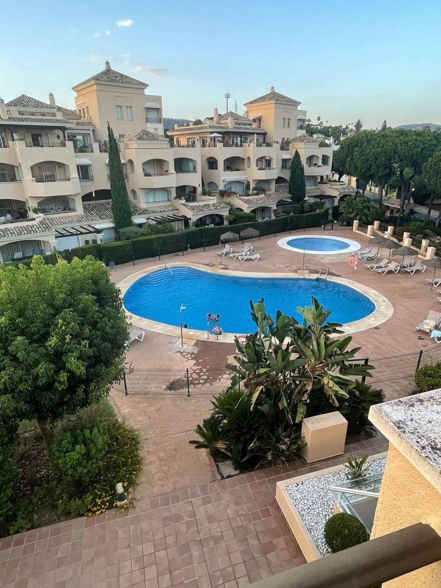 4 sypialnia Apartament na sprzedaż w Elviria z basenem garażem - 1 449 000 € (Ref: 8664513)