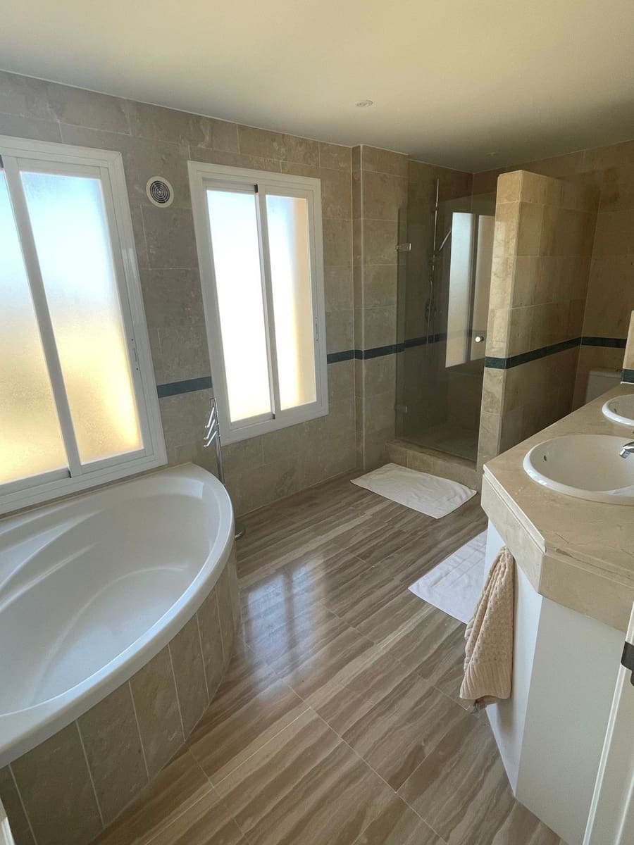 4 slaapkamer Appartement te koop in Elviria met zwembad garage - € 1.399.000 (Ref: 8664513)