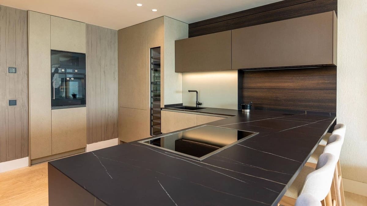 2 bedroom Apartment for sale in Estepona with pool garage - € 3,003,000 (Ref: 8670891)