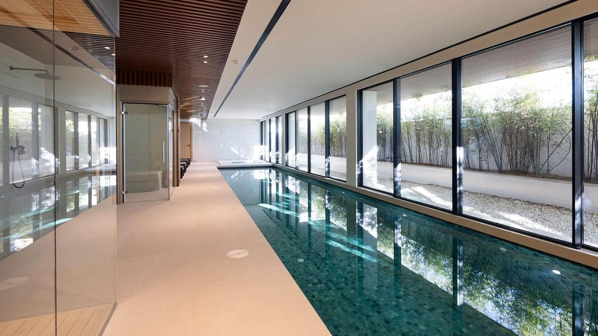 2 bedroom Apartment for sale in Estepona with pool garage - € 3,003,000 (Ref: 8670891)