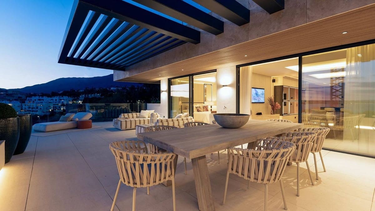2 Zimmer Apartment zu verkaufen in Estepona mit Pool Garage - 3.003.000 € (Ref: 8670891)