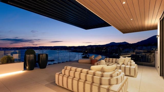 2 soveværelse Lejlighed til salg i Estepona med swimmingpool garage - € 3.003.000 (Ref: 8670891)