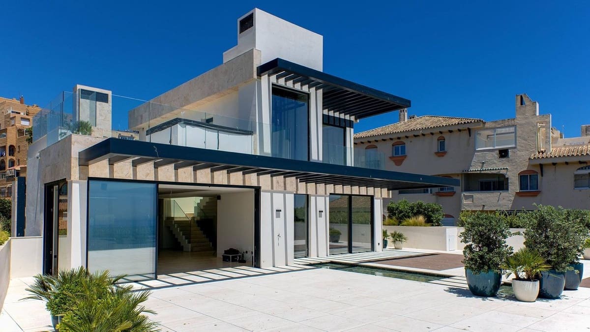 2 Zimmer Apartment zu verkaufen in Estepona mit Pool Garage - 3.003.000 € (Ref: 8670891)