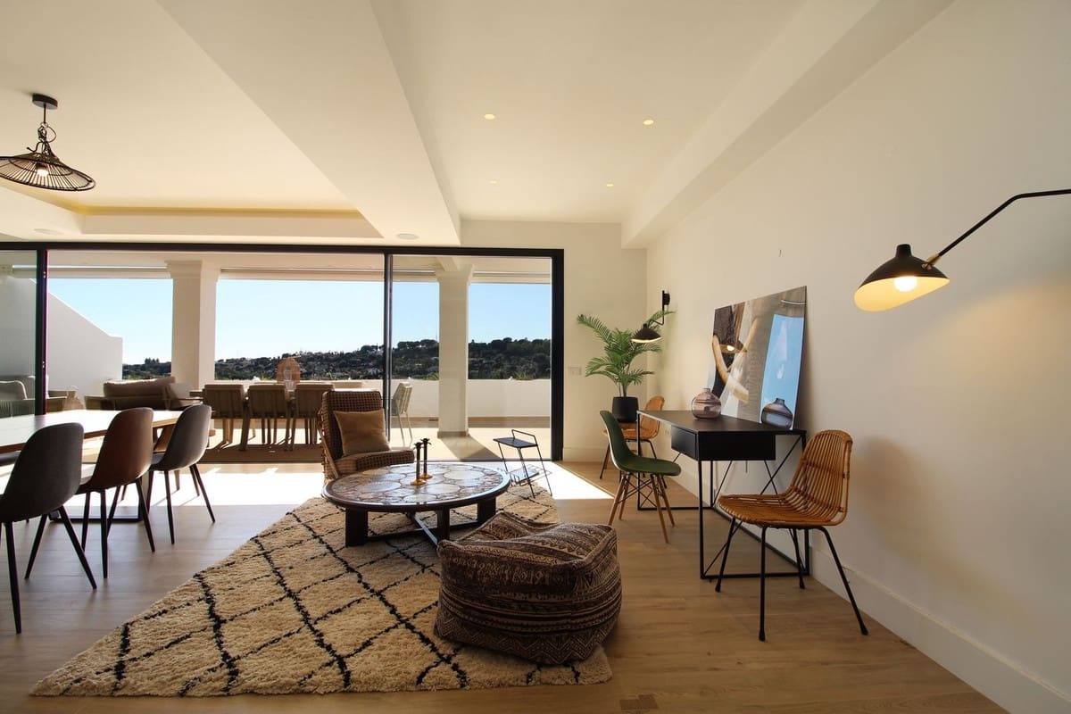 4 sypialnia Penthouse na sprzedaż w Nueva Andalucia z basenem garażem - 2 750 000 € (Ref: 8695877)