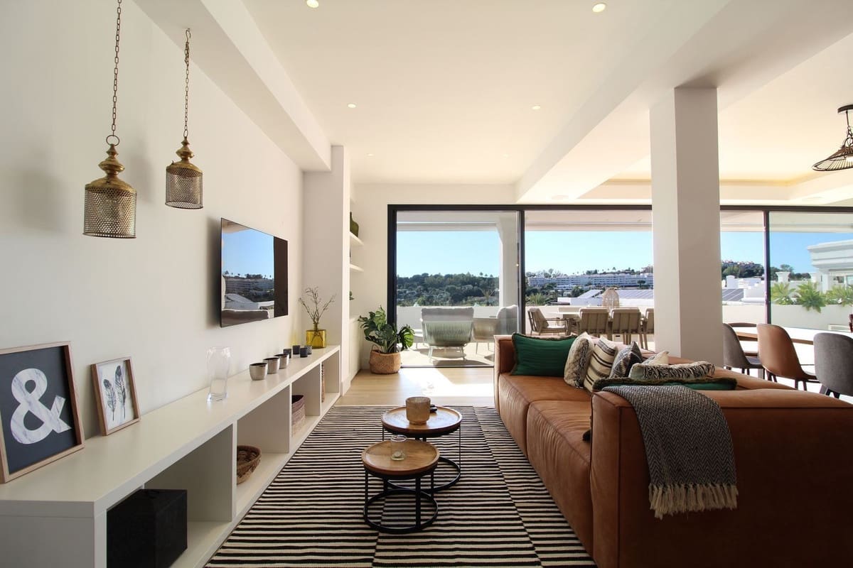 4 sypialnia Penthouse na sprzedaż w Nueva Andalucia z basenem garażem - 2 750 000 € (Ref: 8695877)