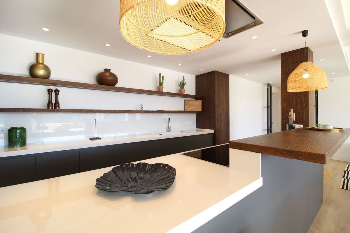 4 sypialnia Penthouse na sprzedaż w Nueva Andalucia z basenem garażem - 2 750 000 € (Ref: 8695877)