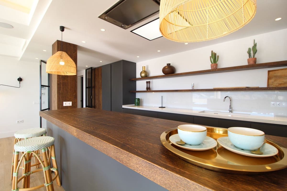 4 sypialnia Penthouse na sprzedaż w Nueva Andalucia z basenem garażem - 2 750 000 € (Ref: 8695877)