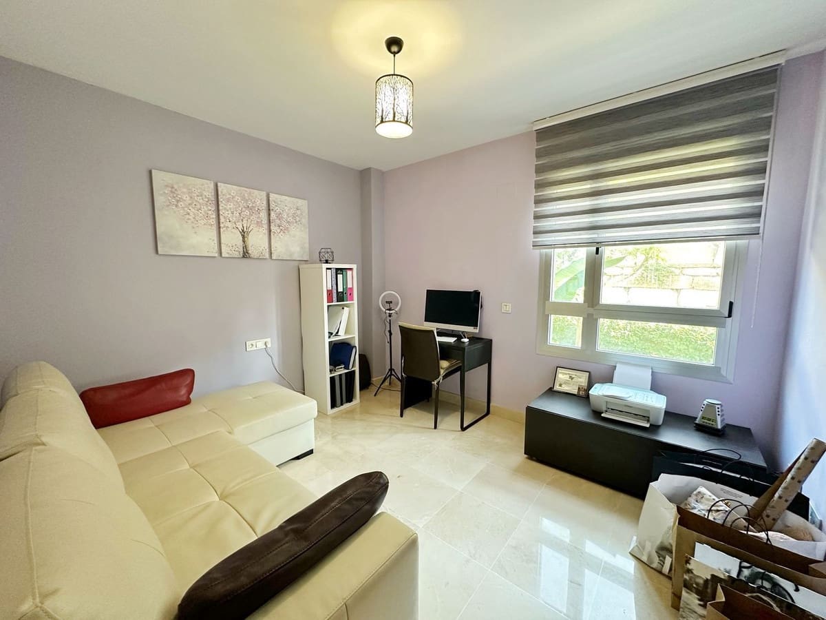 Apartamento de 3 habitaciones en Benahavís en venta con piscina garaje - 649.000 € (Ref: 8705703)