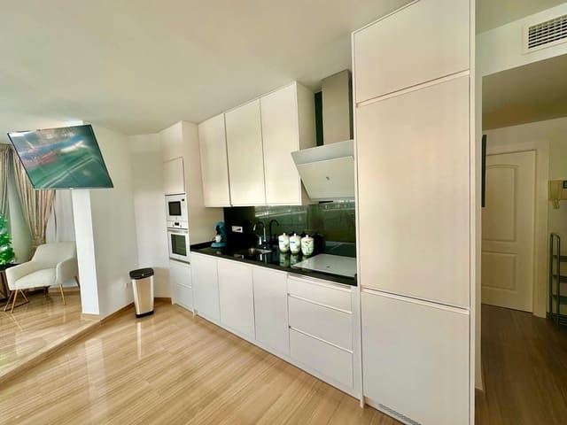 3 slaapkamer Penthouse te koop in Benalmadena Costa, Benalmádena met zwembad - € 745.000 (Ref: 8710802)