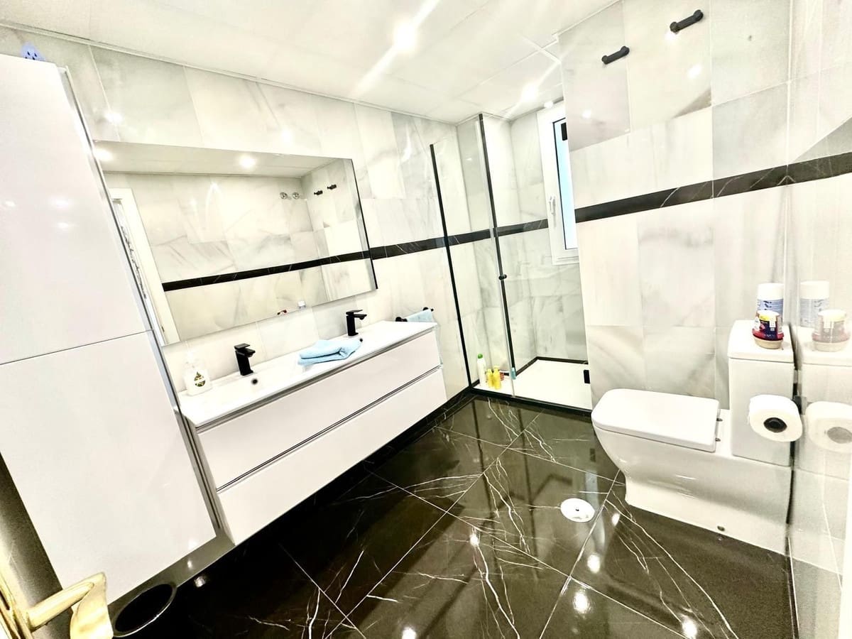 3 soveværelse Penthouse til salg i Benalmadena Costa med swimmingpool - € 745.000 (Ref: 8710802)