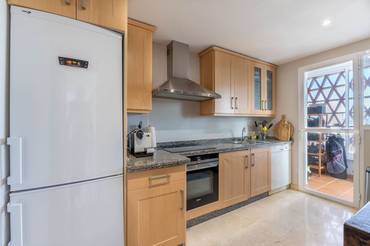 4 soveværelse Lejlighed til salg i New Golden Mile med swimmingpool garage - € 619.000 (Ref: 8725143)