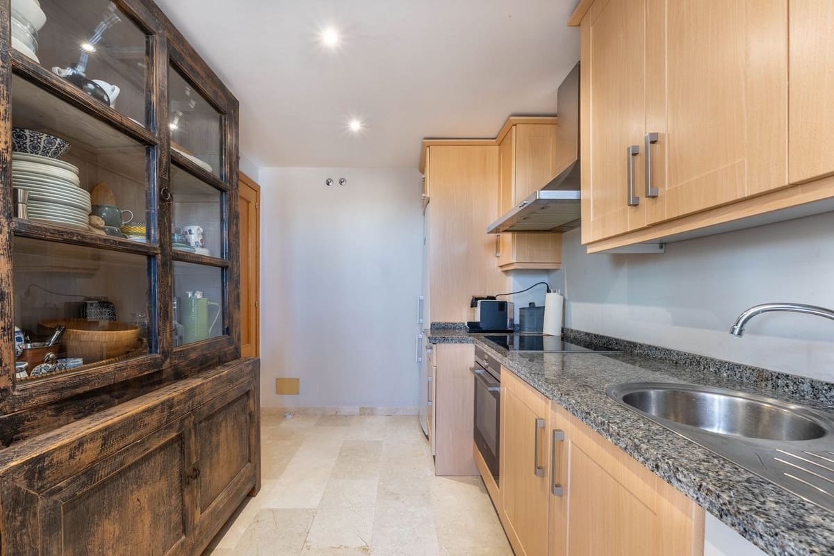 4 soveværelse Lejlighed til salg i New Golden Mile med swimmingpool garage - € 619.000 (Ref: 8725143)