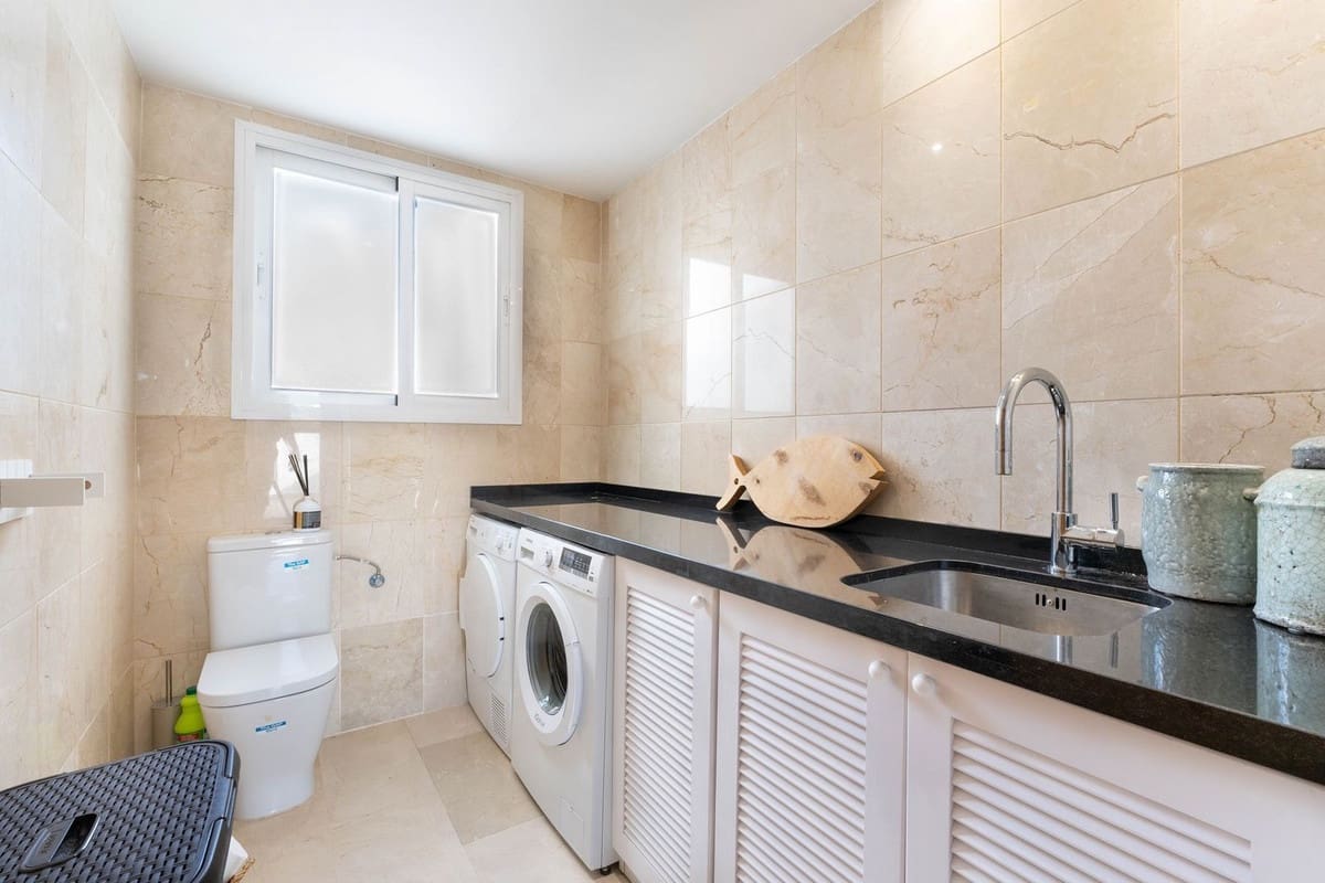 4 soveværelse Lejlighed til salg i New Golden Mile med swimmingpool garage - € 619.000 (Ref: 8725143)