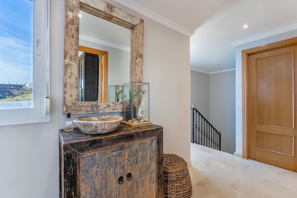 4 soveværelse Lejlighed til salg i New Golden Mile med swimmingpool garage - € 619.000 (Ref: 8725143)