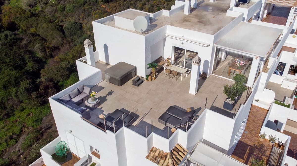 4 soveværelse Lejlighed til salg i New Golden Mile med swimmingpool garage - € 619.000 (Ref: 8725143)