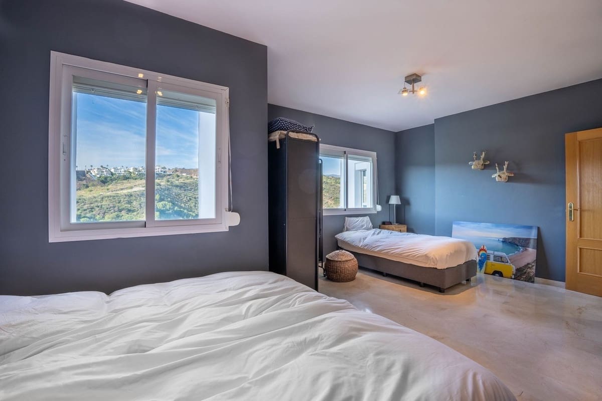 4 soveværelse Lejlighed til salg i New Golden Mile med swimmingpool garage - € 619.000 (Ref: 8725143)