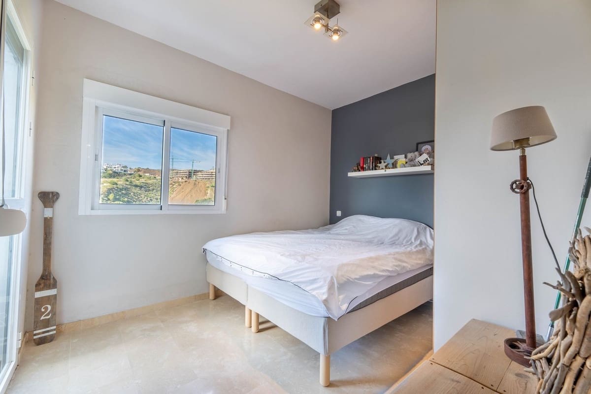 4 soveværelse Lejlighed til salg i New Golden Mile med swimmingpool garage - € 619.000 (Ref: 8725143)