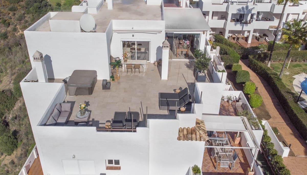 4 soveværelse Lejlighed til salg i New Golden Mile med swimmingpool garage - € 619.000 (Ref: 8725143)