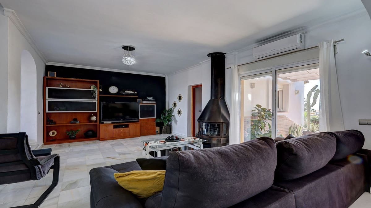 3 bedroom Townhouse for sale in Manilva with pool garage - € 399,000 (Ref: 8765810)