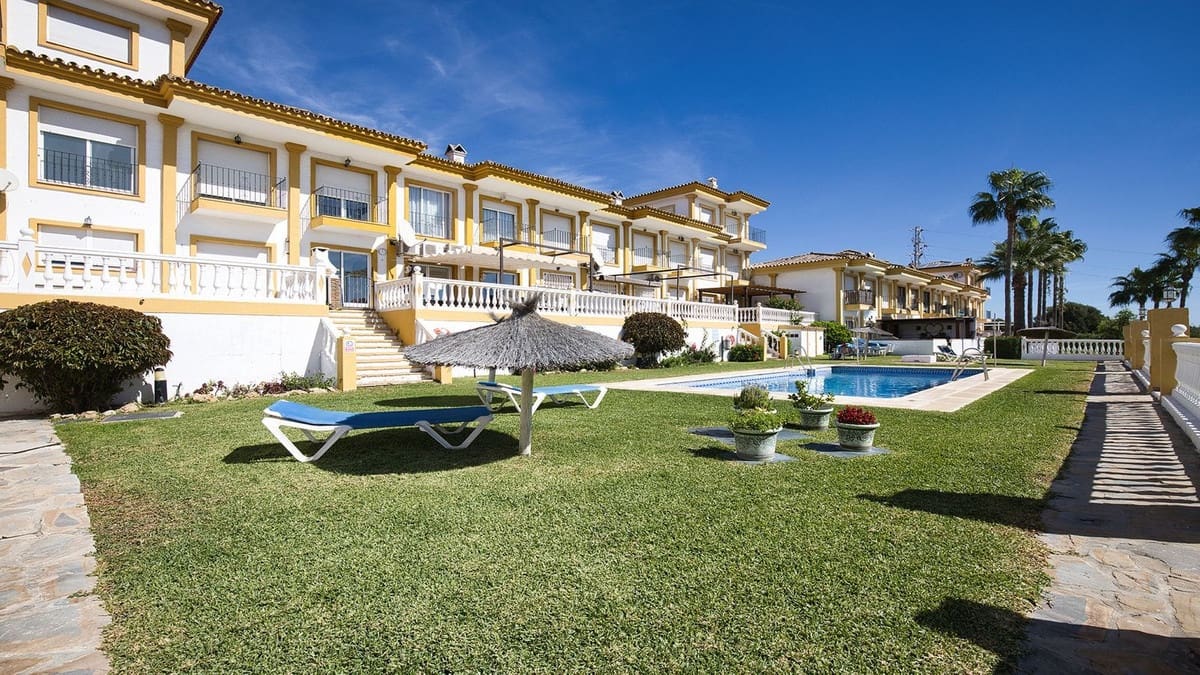 3 bedroom Townhouse for sale in Manilva with pool garage - € 399,000 (Ref: 8765810)