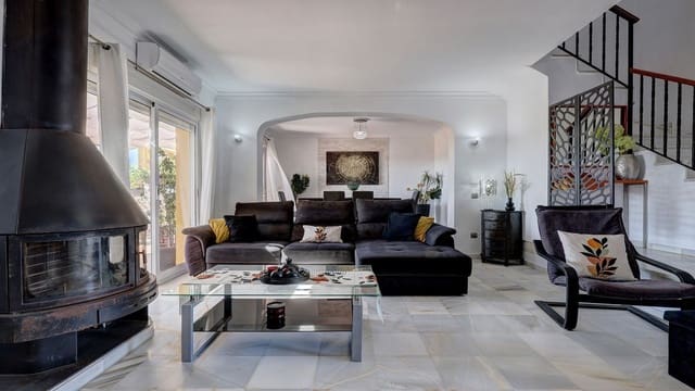 3 sypialnia Dom na sprzedaż w Manilva z basenem garażem - 430 000 € (Ref: 8765810)