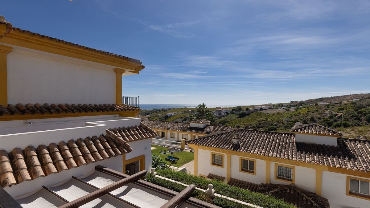 3 bedroom Townhouse for sale in Manilva with pool garage - € 399,000 (Ref: 8765810)