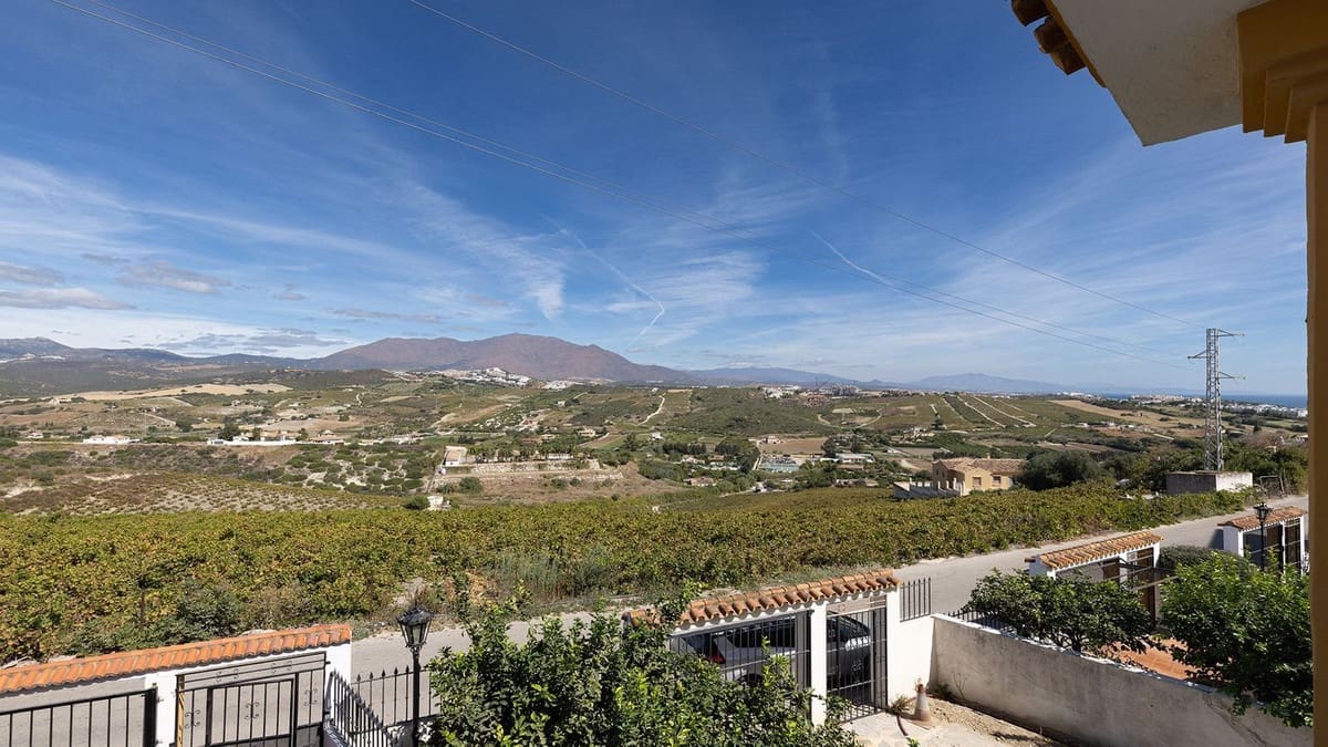 3 bedroom Townhouse for sale in Manilva with pool garage - € 399,000 (Ref: 8765810)