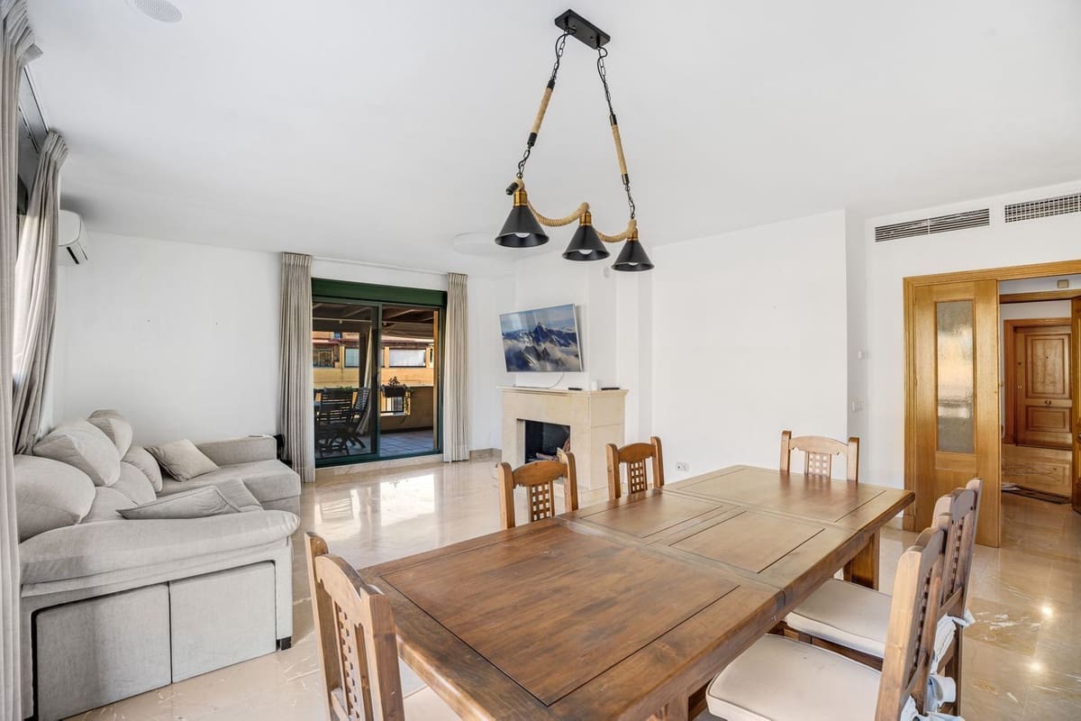 3 sypialnia Penthouse na sprzedaż w San Pedro de Alcantara z basenem garażem - 690 000 € (Ref: 8769055)